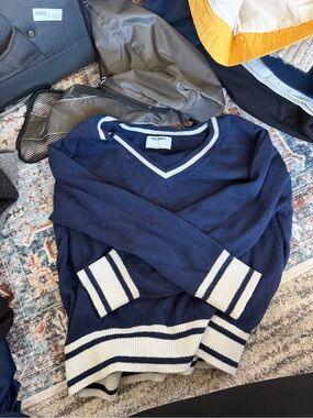 Old Navy Navy and Ivory V-Neck Pullover Sweater